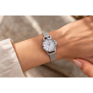 Cluse Women’s Watch Silver Mesh Band Clean White Dial New Battery Sophisticated